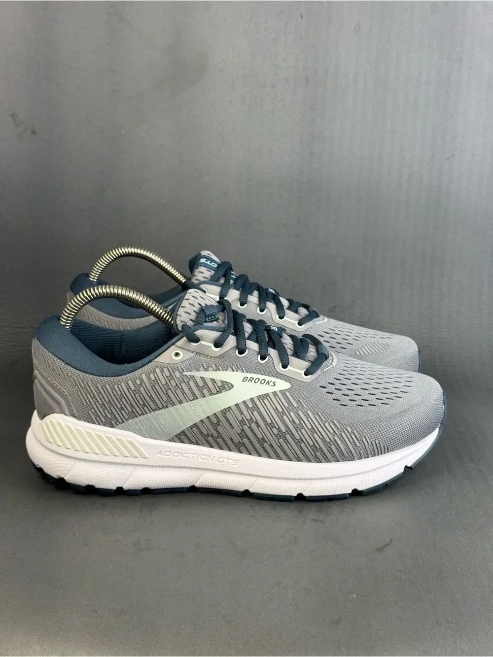 Brooks Addiction GTS 15 athletic sneaker shoes womens size 9